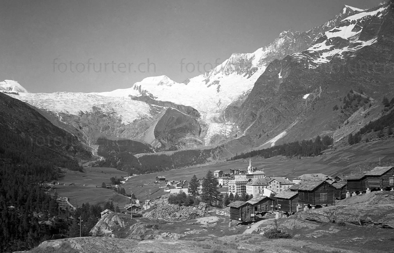 Saas Fee mit Fee Gletscher, fotografiert von Otto Furter