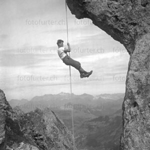 Kletterer beim Abseilen in Davos Klosters, historisches Archiv von Foto Furter